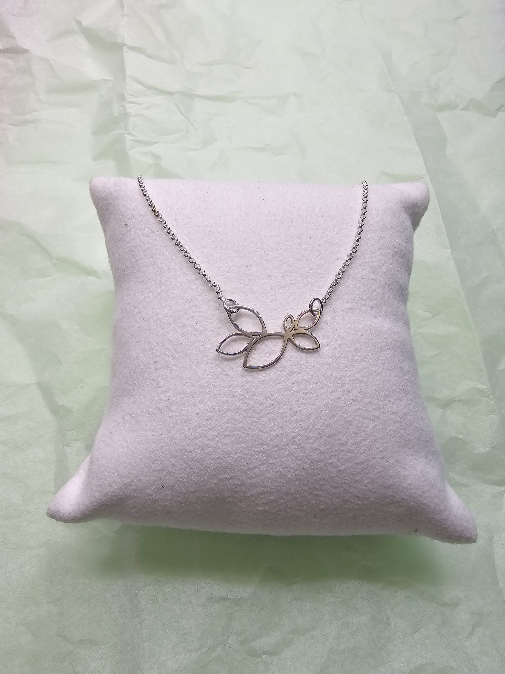 Collar choker de plata con hojas - Imagen 2