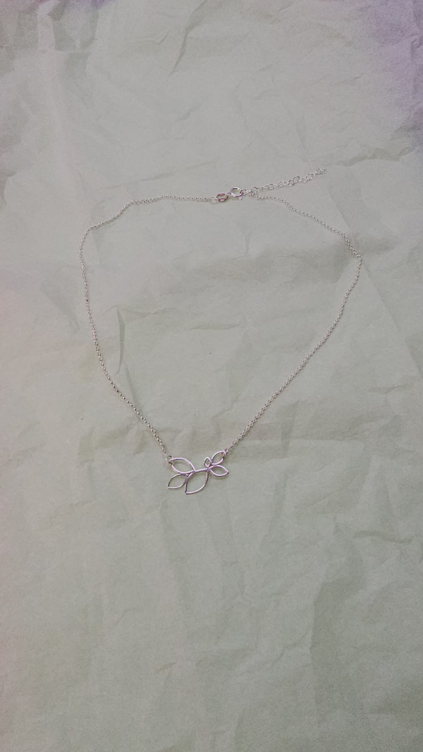 Collar choker de plata con hojas - Imagen 4